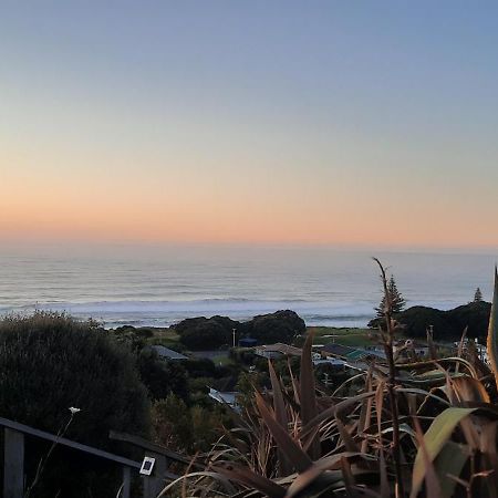The Quarters Ocean-View Chalet Gisborne Exterior foto