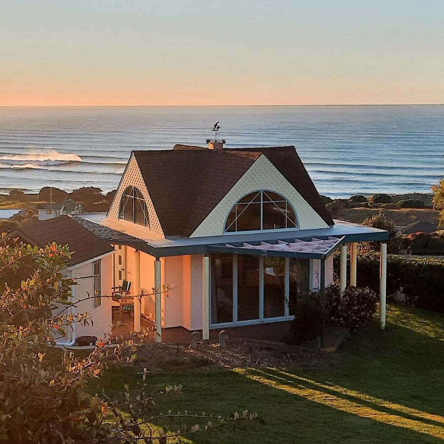 The Quarters Ocean-View Chalet Gisborne Exterior foto
